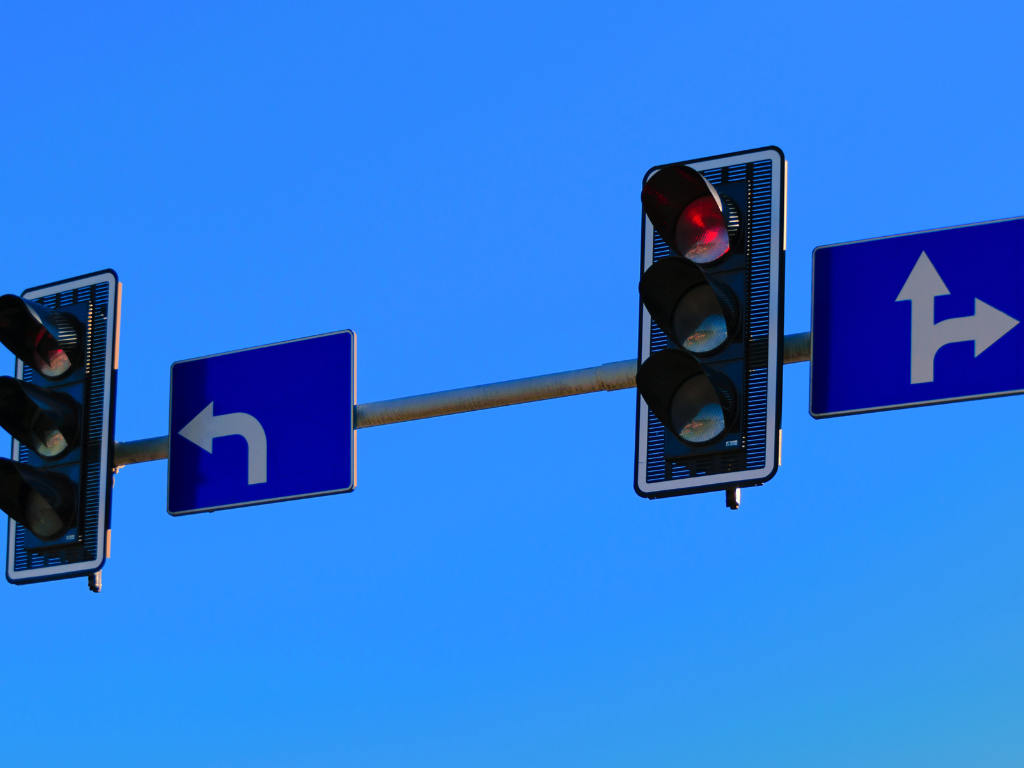Banksman vs Traffic Controller Singapore: Which You Need